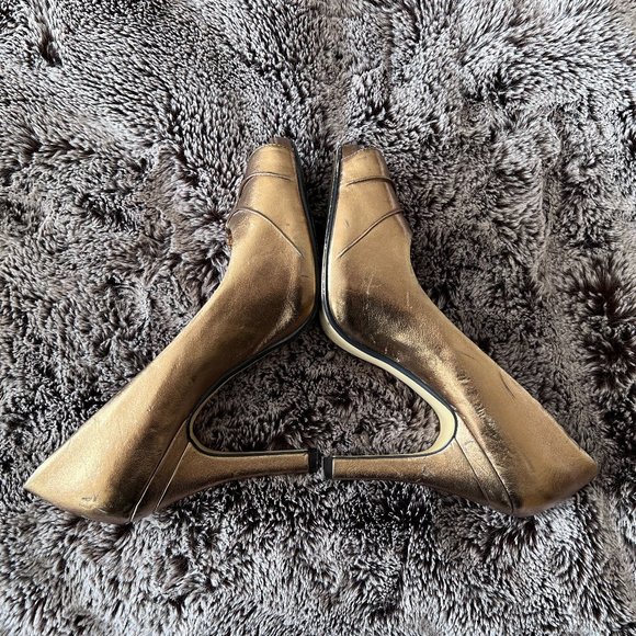 Steve Madden Metallic Gold Pumps - Picture 9 of 12